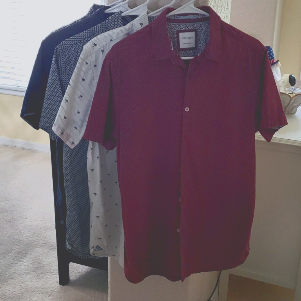 5 Denim & Flower men's button down short sleeve shirts....5 in this set.